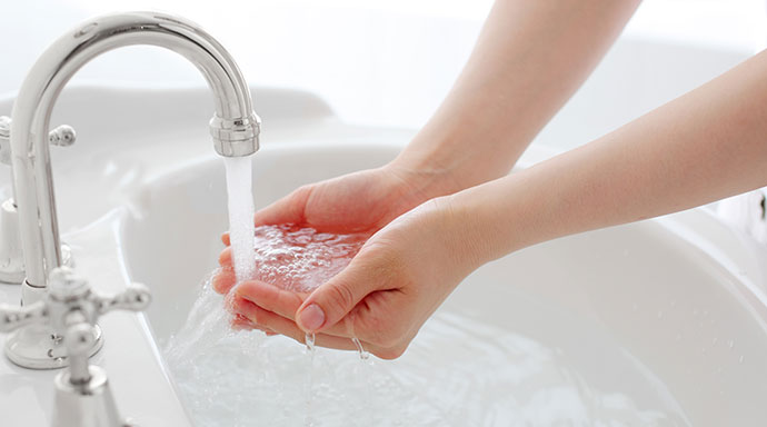 高品質な次亜塩素酸ソーダは水道水の除菌に使用され、暮らしの安全・安心に貢献しています。